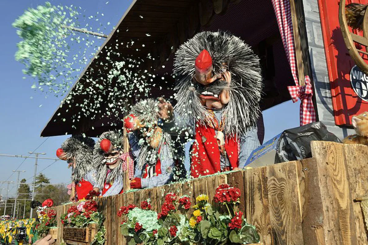 Basel BS - Die Stadtreinigung hat an der Fasnacht viel zu tun 