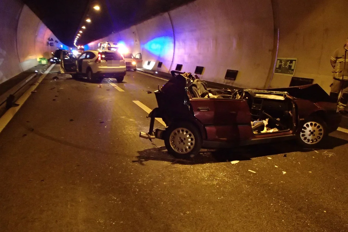 Im Bözbergtunnel in stehendes Auto gekracht - junge Italienerin tot!