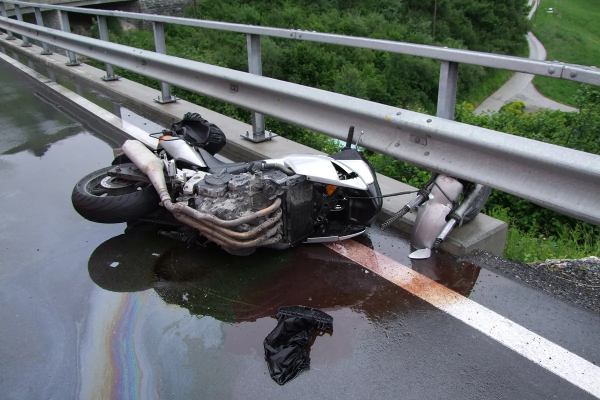 Mit Motorrad in Sent verunglückt