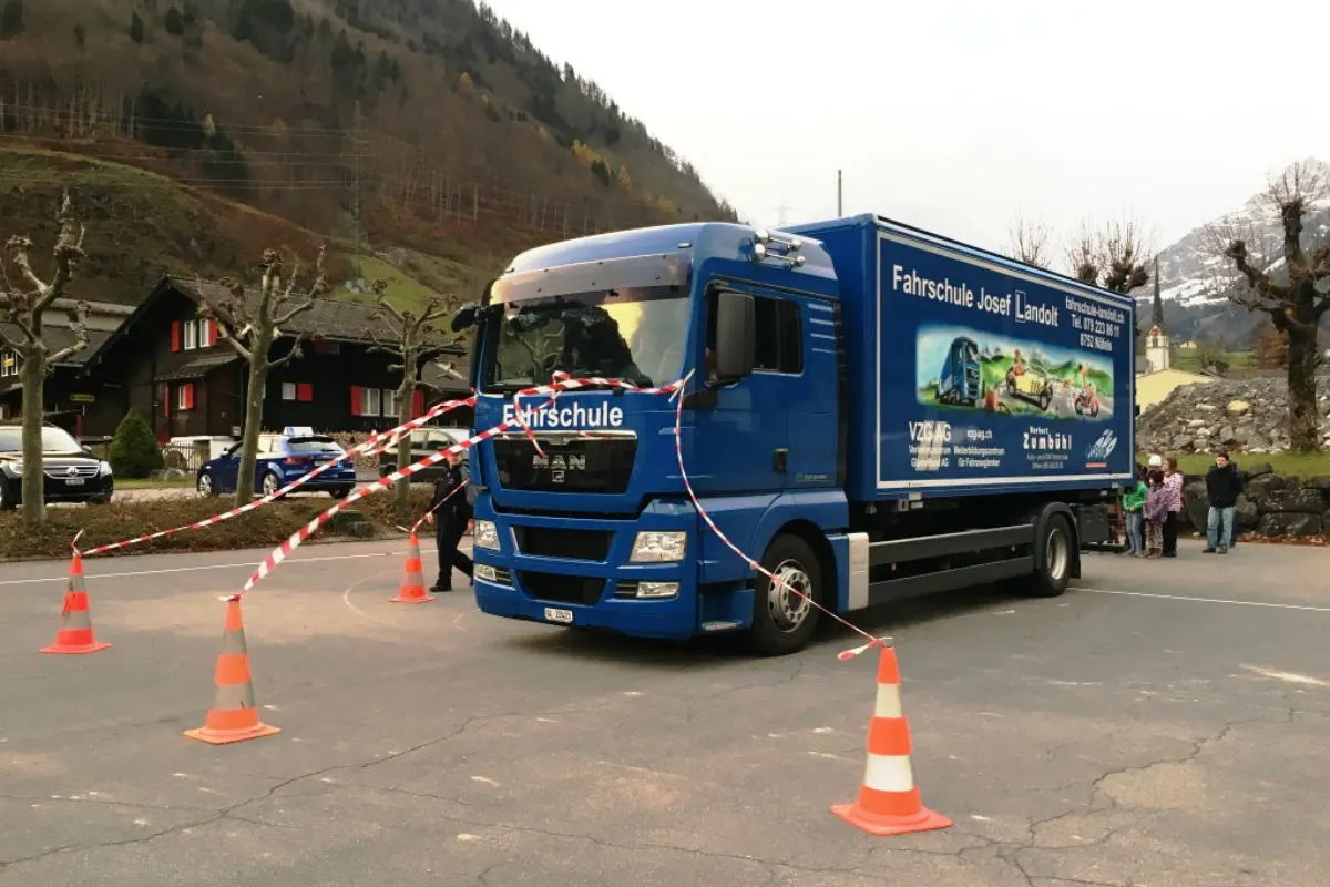 Glarus Süd GL - Aktion "Toter Winkel" an den Schulen