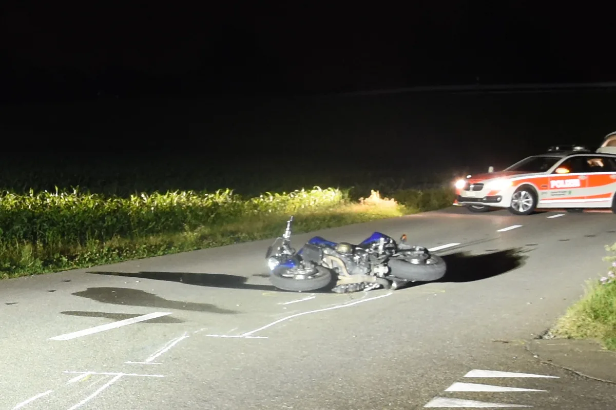 Diepoldsau SG - Rega fliegt verletzten Motorradfahrer ins Spital