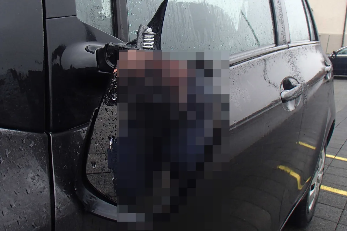 Parkierte Autos in Reinach beschädigt