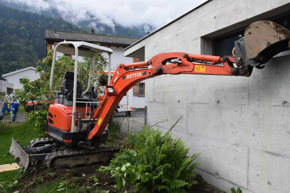 Domat/Ems: Landschaftsgärtner schwer verunfallt