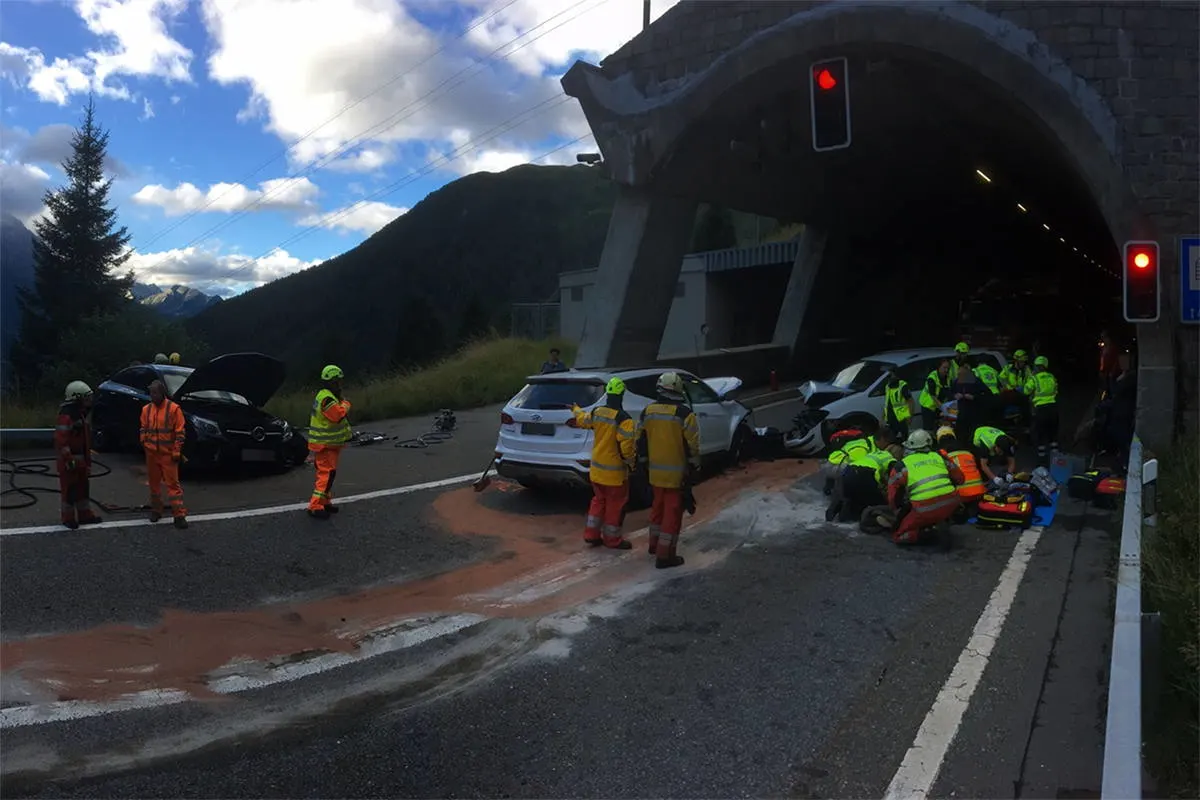 Mesocco GR - Schwerer Verkehrsunfall fordert vier Verletzte