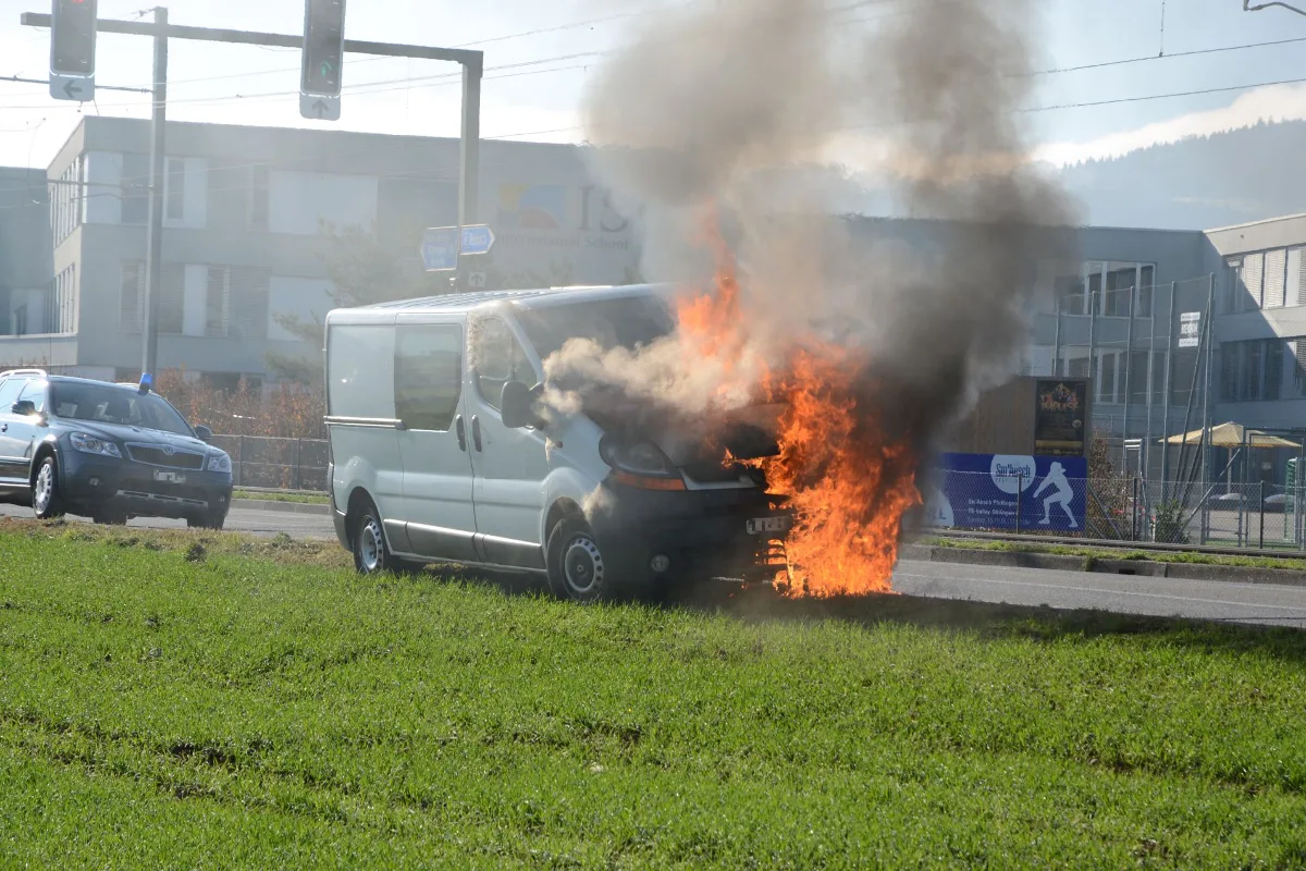 Fahrzeugbrand in Aesch