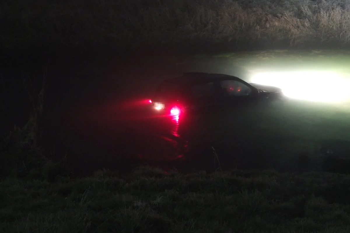 Kriessern: Auto landet in Binnenkanal