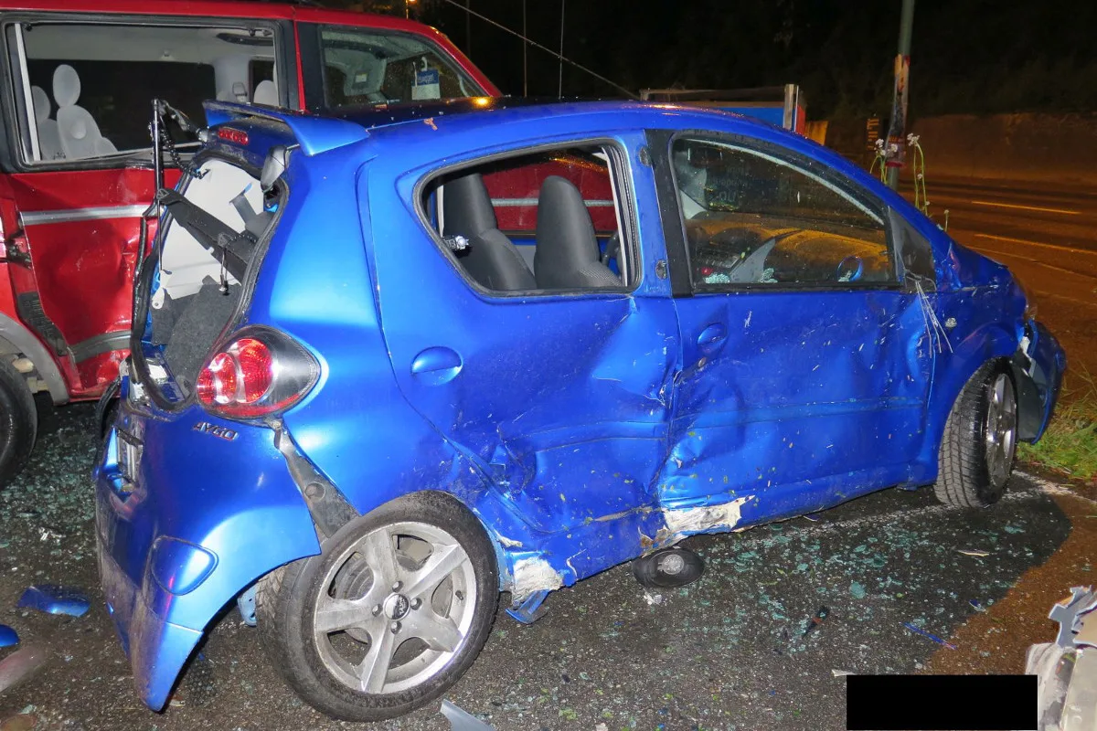 Alleincrash in Dittingen BL verursacht grossen Schaden