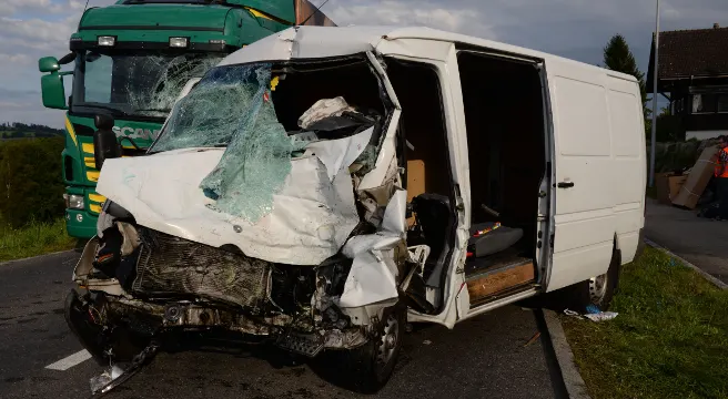 Frontalcrash in Grosswangen fordert Schwerverletzten