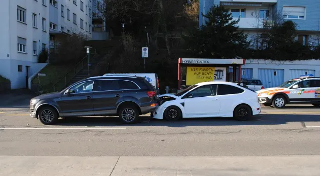 Auffahrcrash vor Zebrastreifen in Schaffhausen