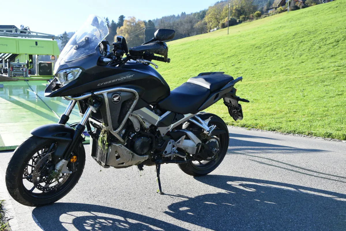 Altstätten SG - Motorrad schleudert ins Wiesland