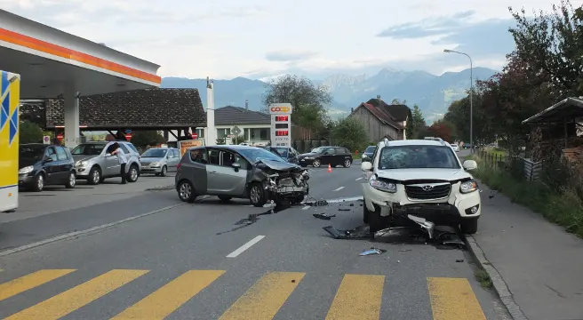 Zwei Verletzte bei Frontalkollision in Oberriet