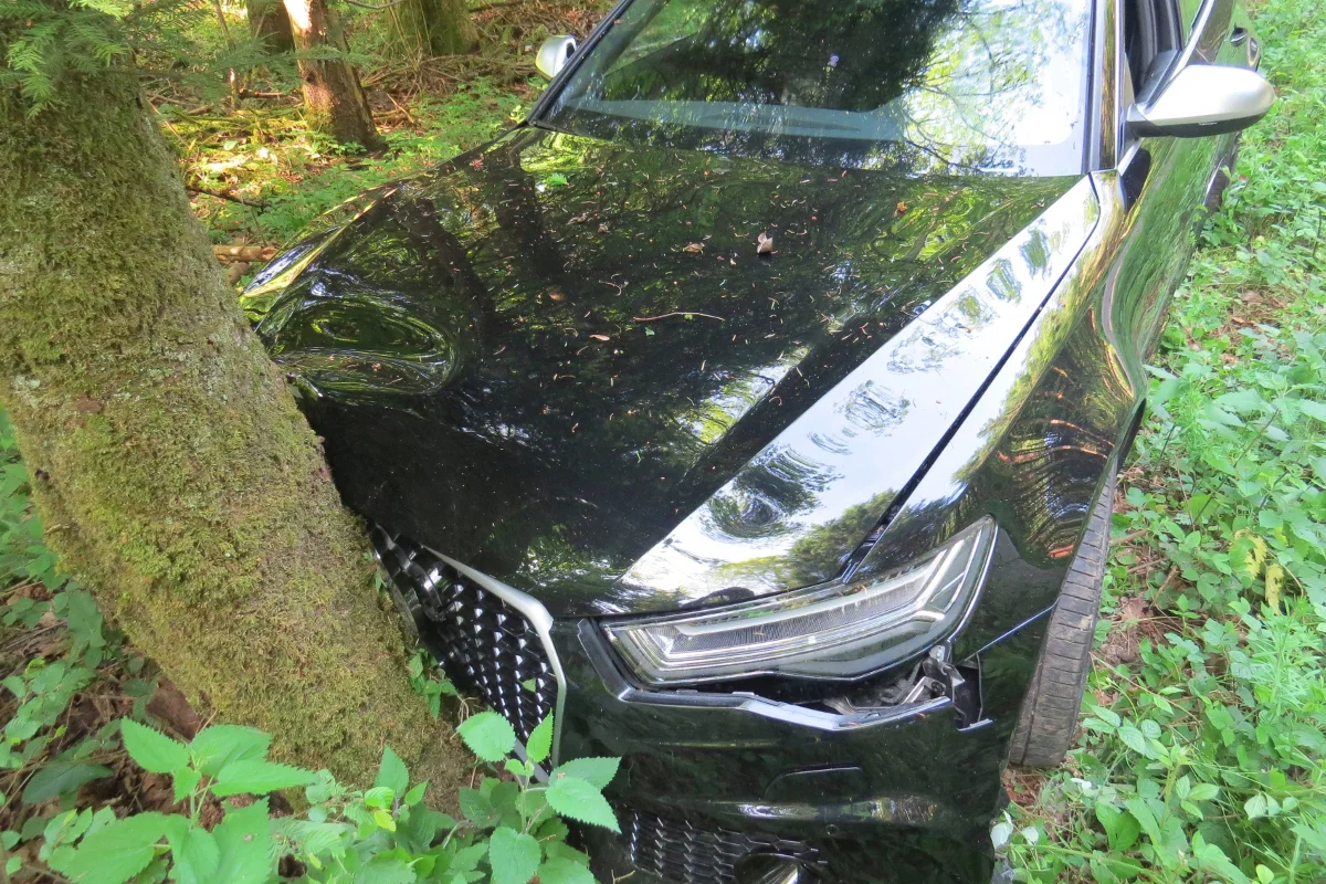 Wohlen AG - Gegen Baum geprallt und ohne Auto abgehauen