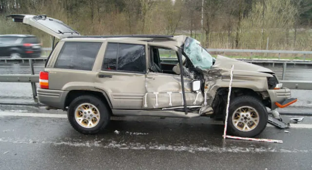 Cham: Autolenkerin nach Unfall davongefahren