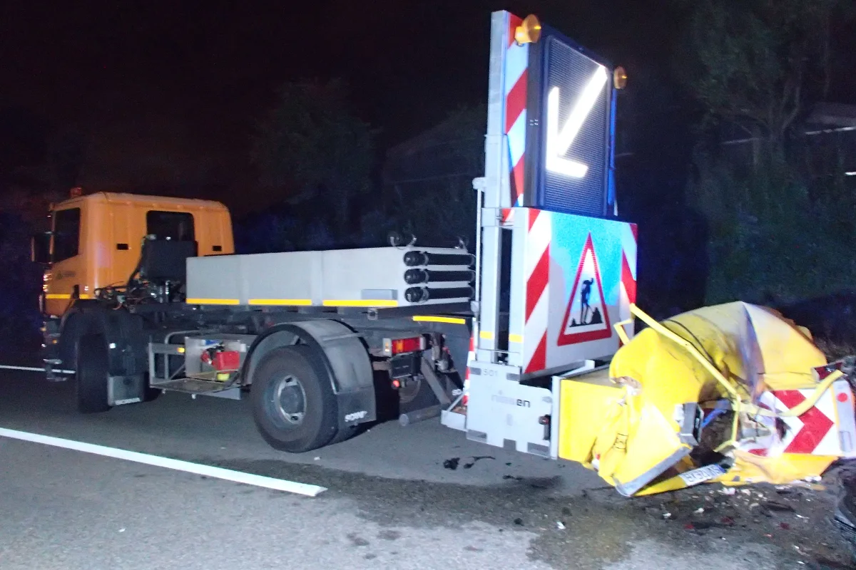 Rheinfelden: Auf der A3 gegen Signalisationsfahrzeug geprallt