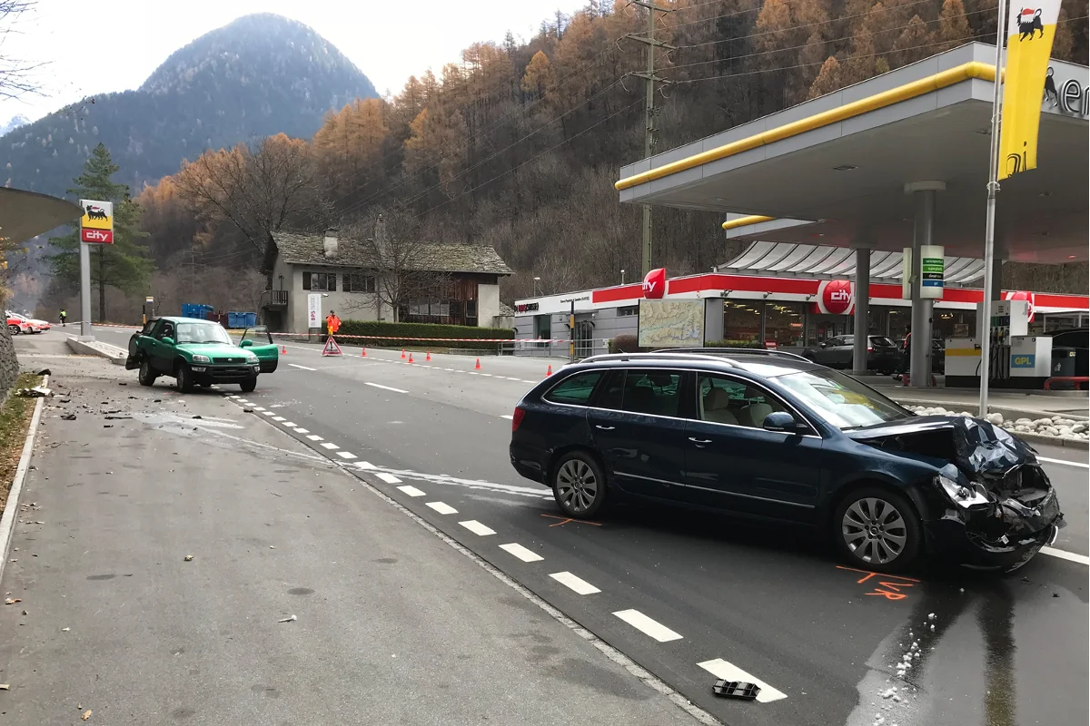 Castasegna GR - Auto-Crash fordert zwei Verletzte