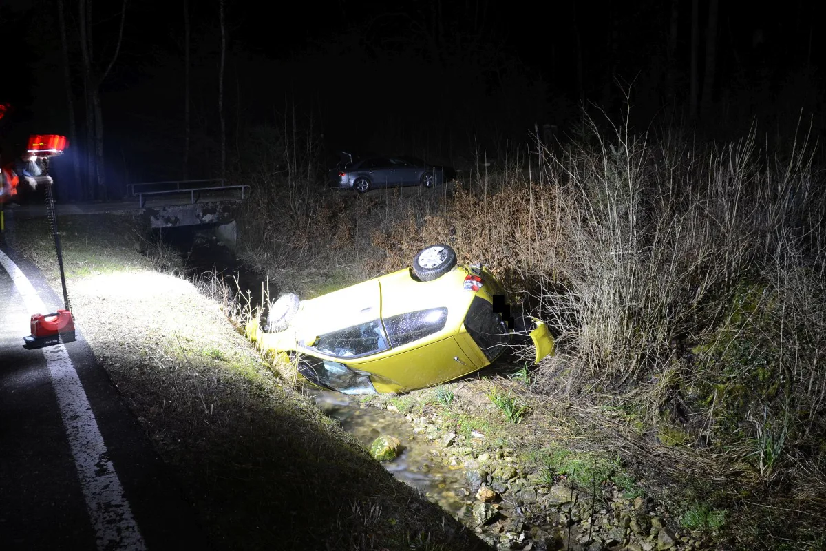 Spektakulärer Alleincrash in Bubendorf