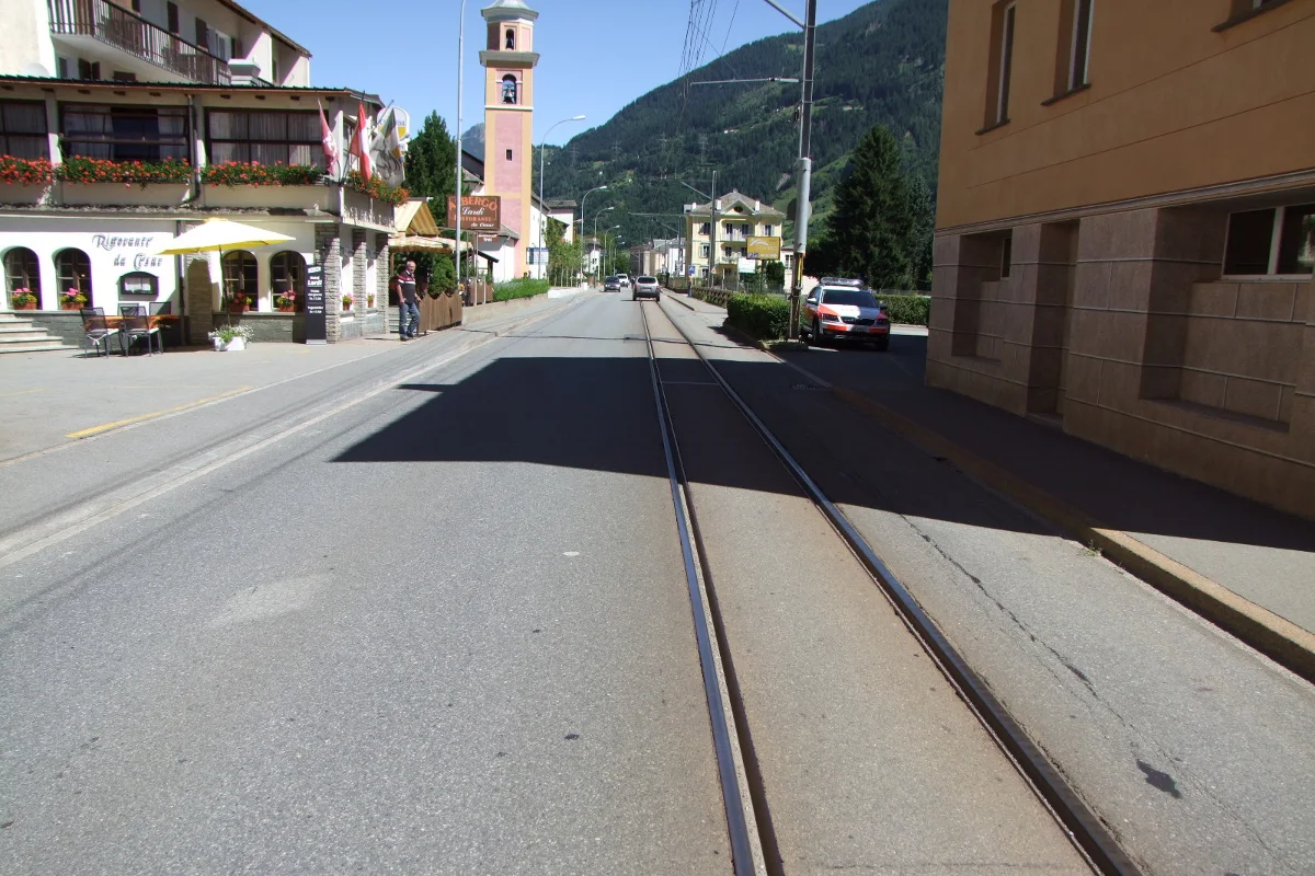 Schwerer Verkehrsunfall mit Velofahrer in Le Prese GR