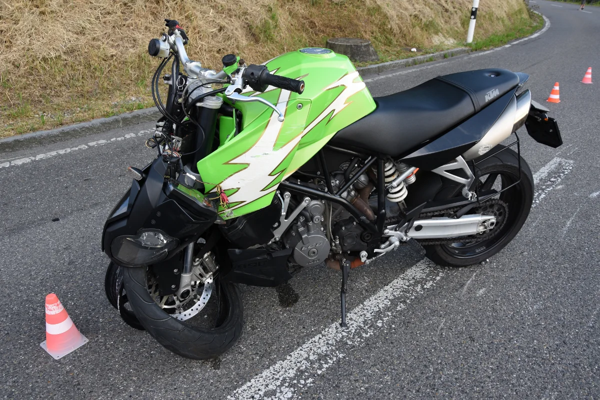 Lömmenschwil SG - Motorrad und Auto kollidiert - Alkohol im Spiel
