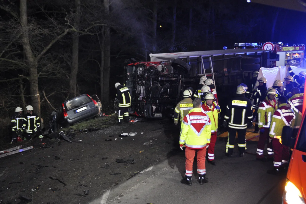 Bedburg-Hau NRW - Verkehrsunfall fordert Todesopfer