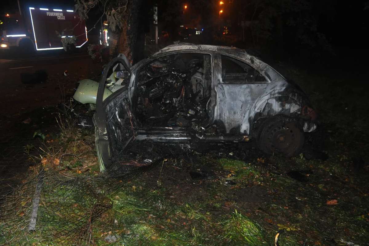 Celle NDS - Mann in Auto verbrannt