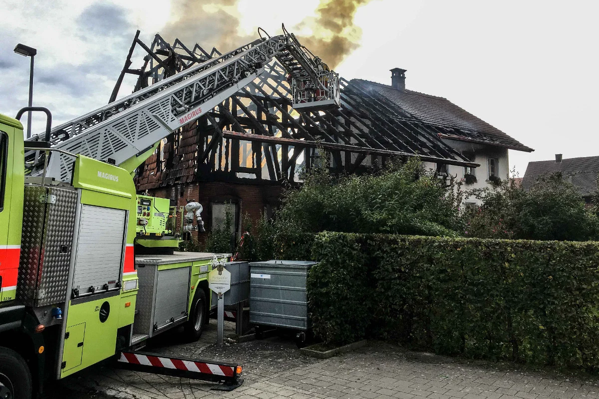 Buch am Irchel ZH - Massiver Sachschaden durch Scheunenbrand