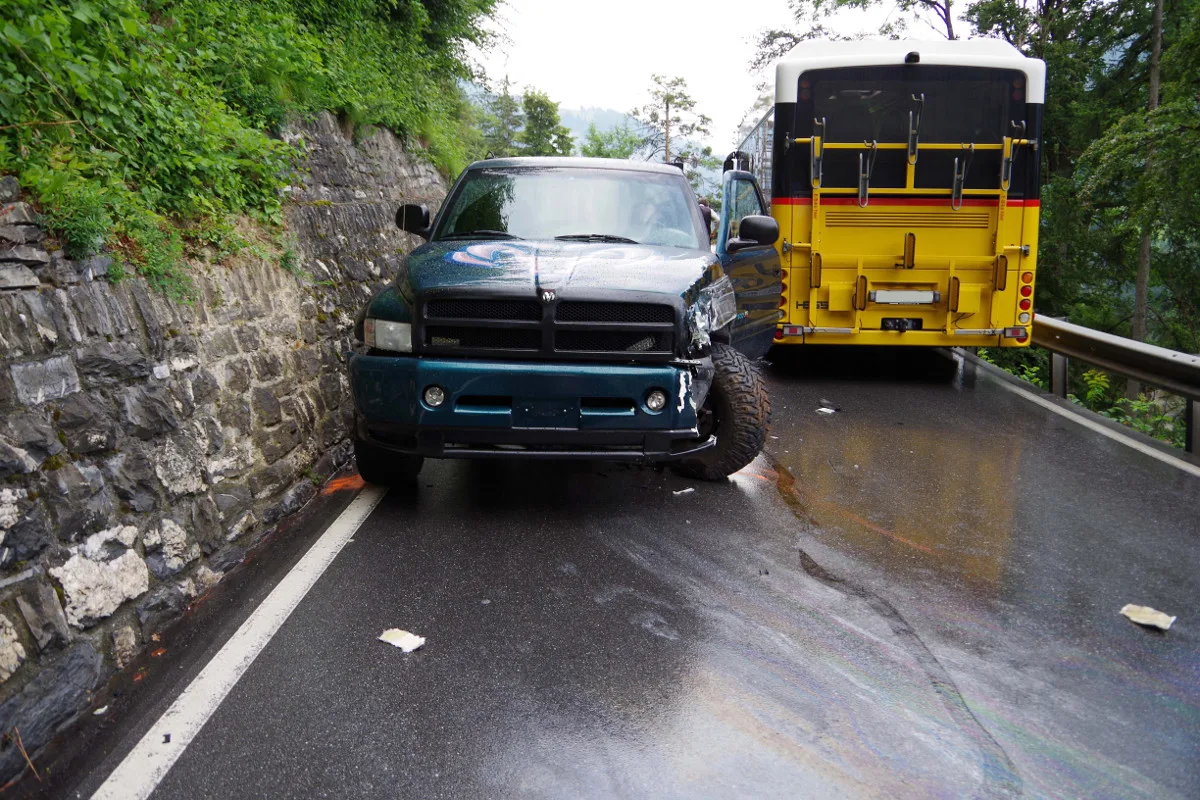 Crash Postauto-Personenwagen in Chur