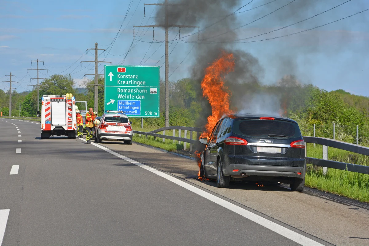 Hüttlingen TG - Auto auf der A7 in Vollbrand geraten