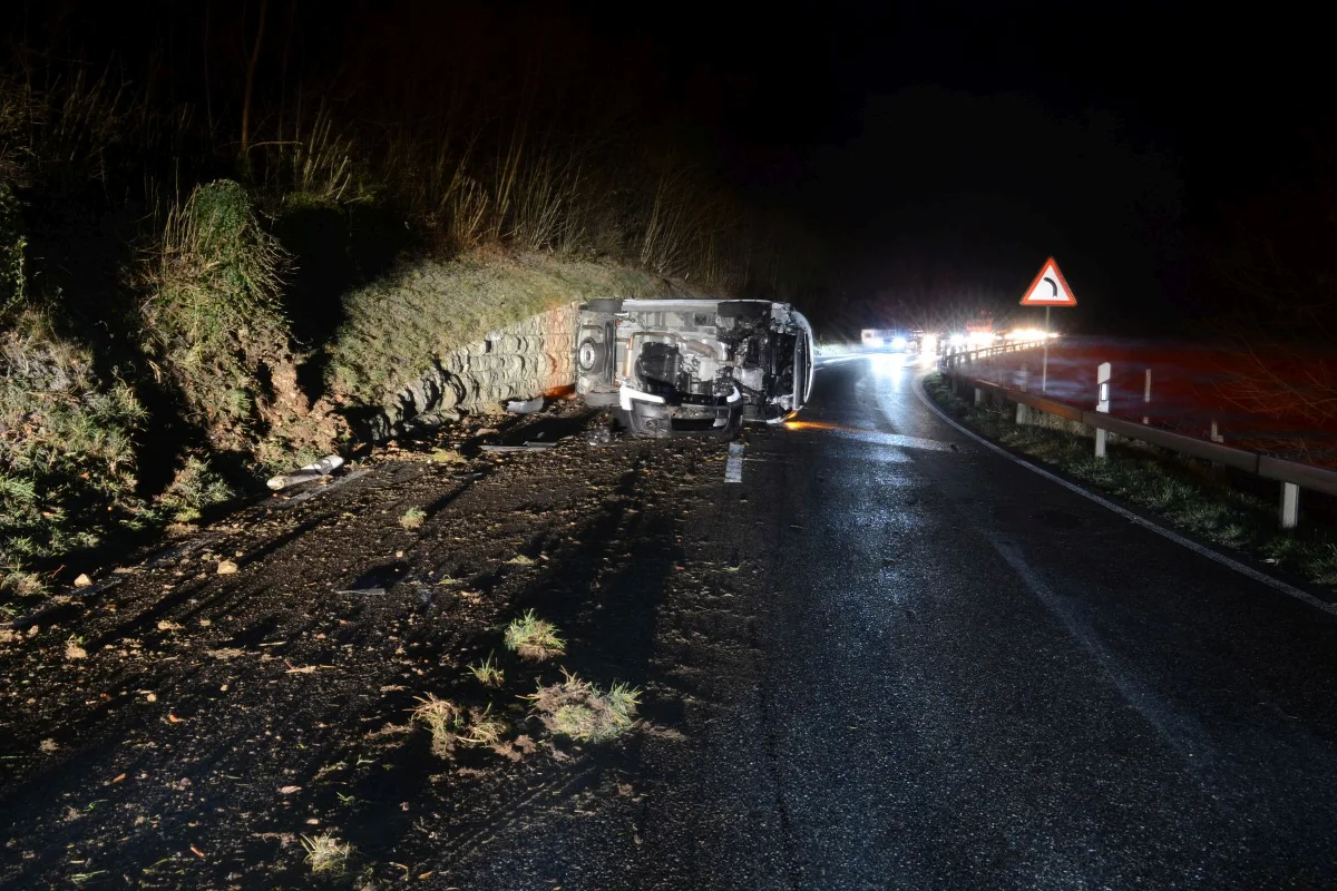 Glatteis führt zu Alleincrash in Läufelfingen