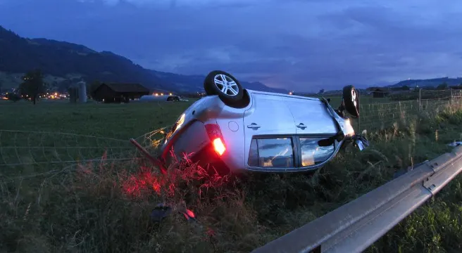 Benken: Auf der A3 überschlagen