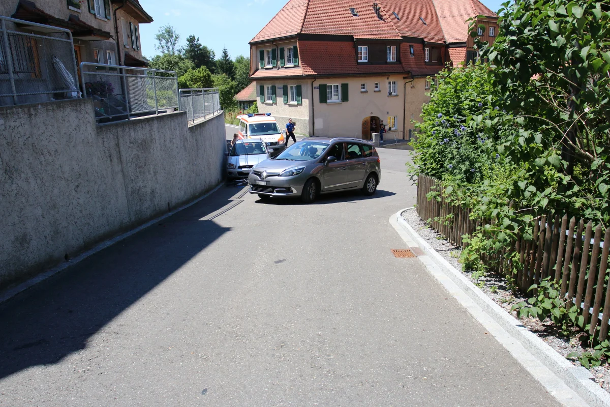 St. Gallen SG - 12-jähriger Radfahrer prallt in Auto