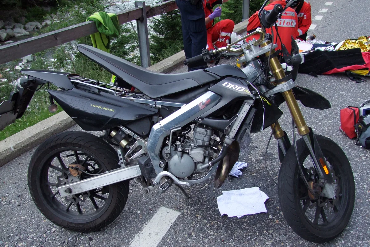 Fussgängerin in Ferrera von Motorrad erfasst 