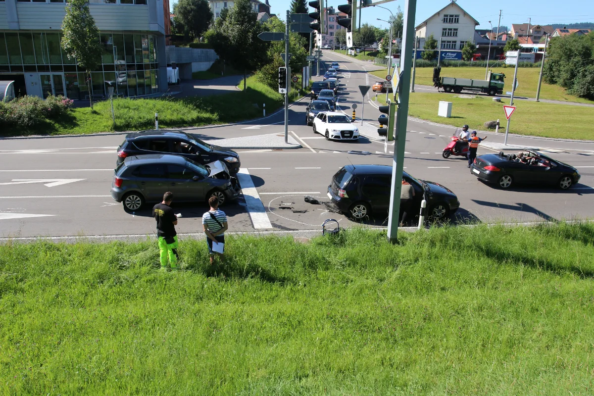 Zwei Auffahrkollisionen in St. Gallen SG