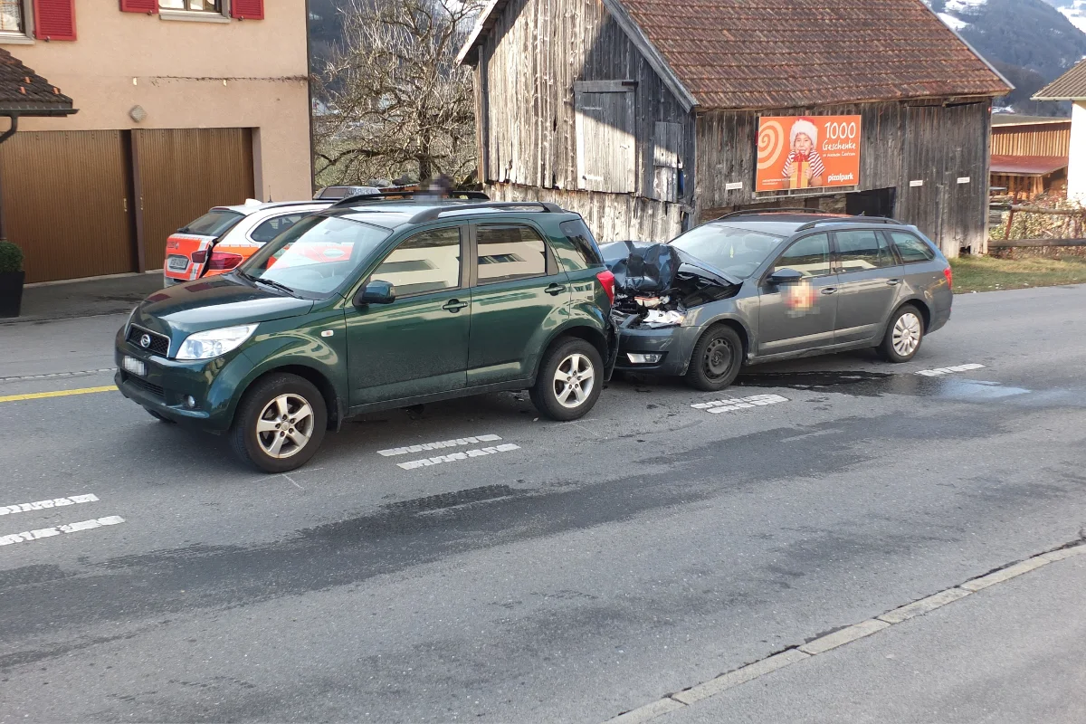 Heiligkreuz SG - Vor Zebrastreifen ins Heck geprallt