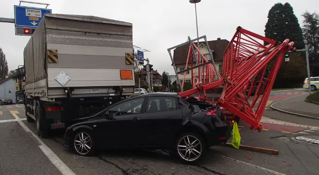 Sattelmotorfahrzeug löst Kollision in Aarau aus