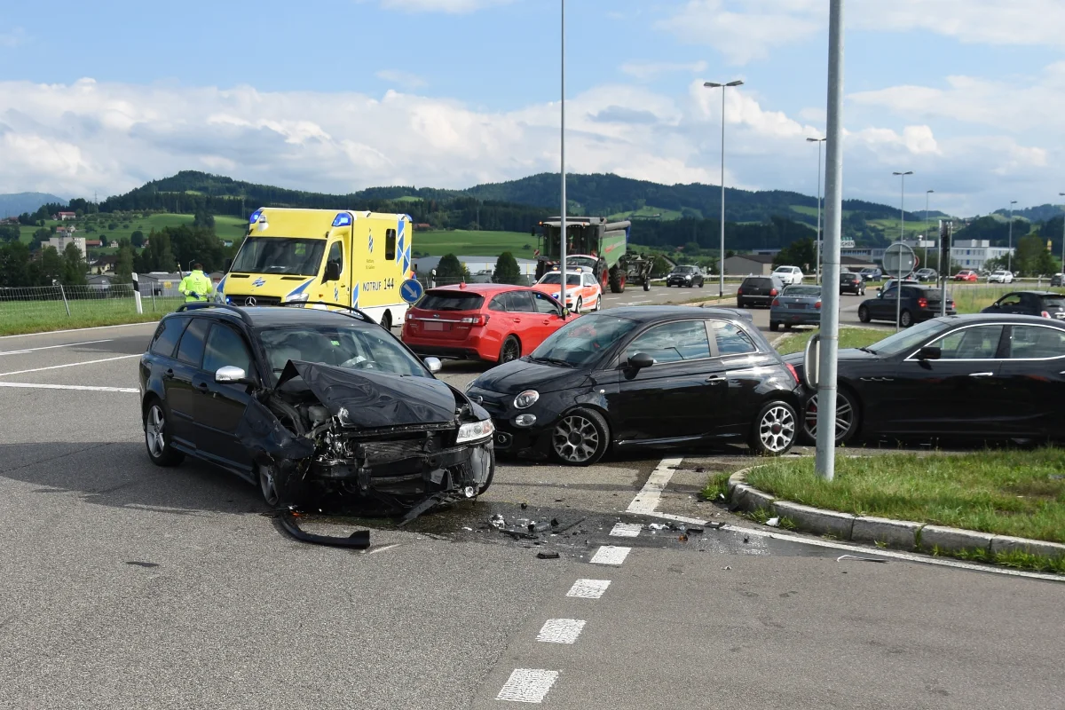 Gossau SG - Zwei Autos beim Überholen zusammengestossen