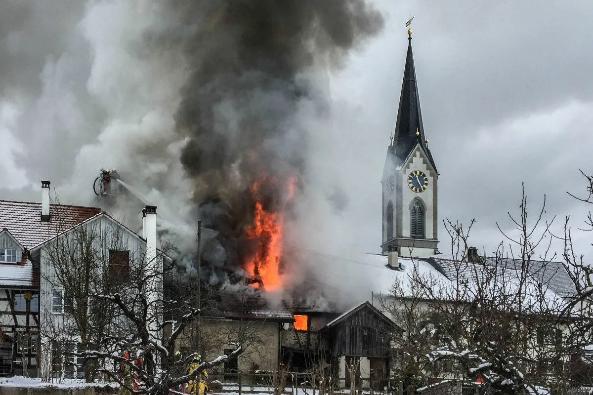 Benken ZH - Hoher Sachschaden nach Brand