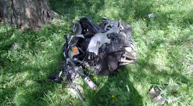 Töff kracht in Pontresina in Auto und Lastwagen