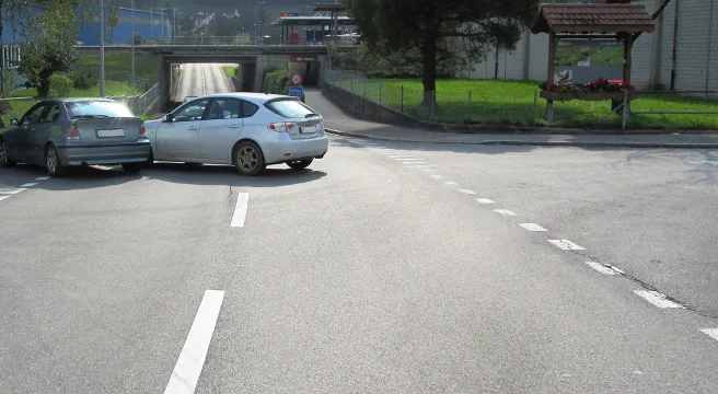 Autos kollidieren in Bilten