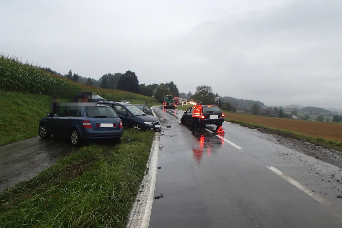 Merenschwand AG - Crash bei Überholmanöver - zwei Verletzte