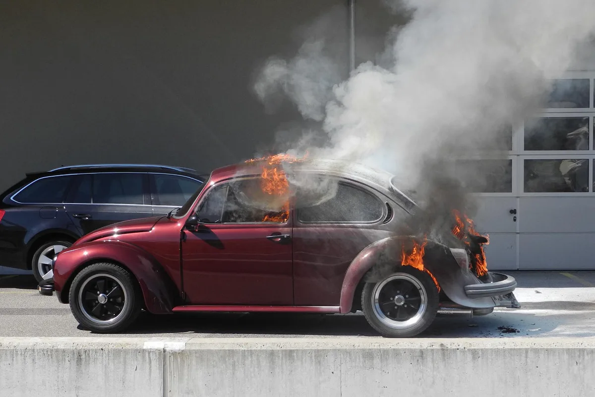 Lachen SZ - Auto in Brand geraten