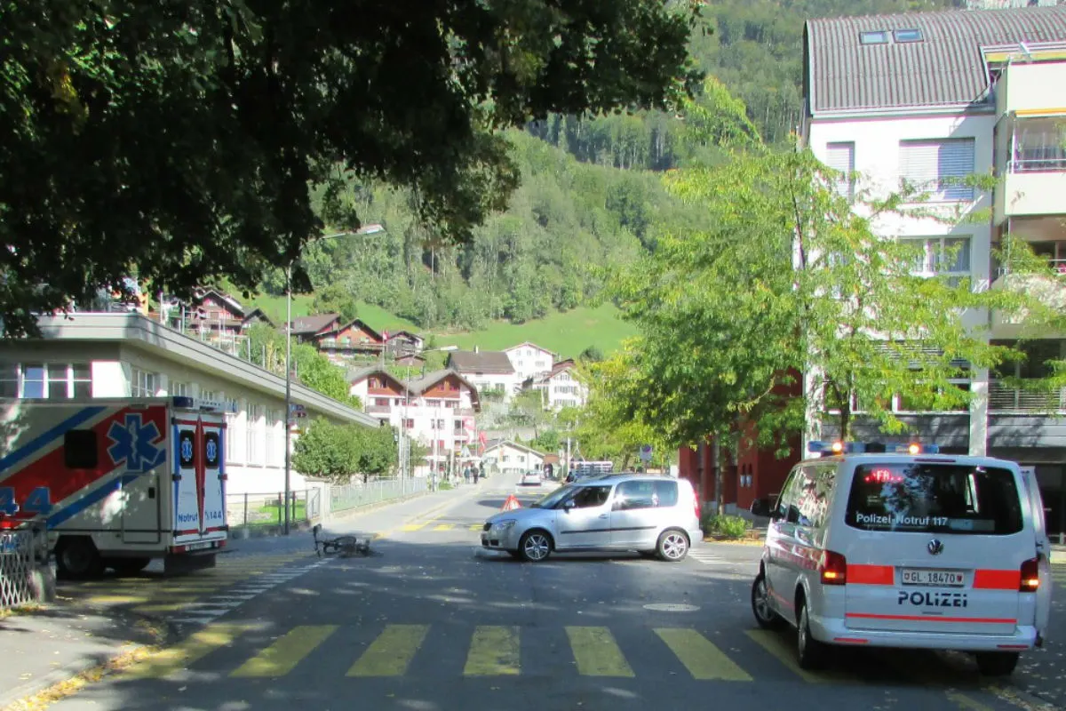 Velofahrerin in Glarus angefahren und verletzt