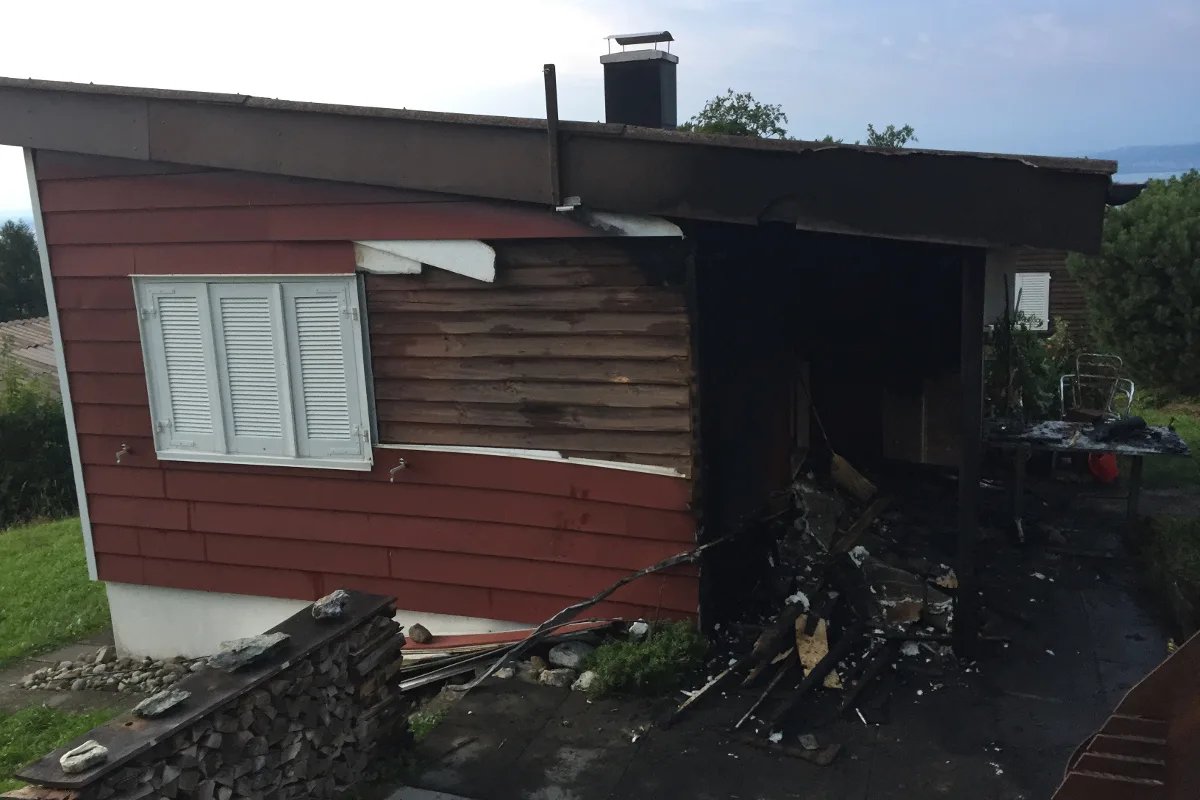 Wienacht-Tobel AR - Einfamilienhaus nach Blitzeinschlag in Brand