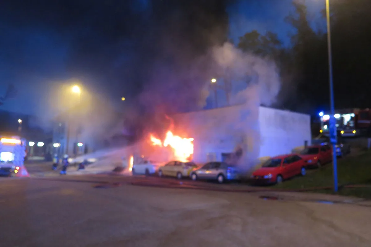 Zwingen BL - Feuer in Autoreparaturwerkstatt