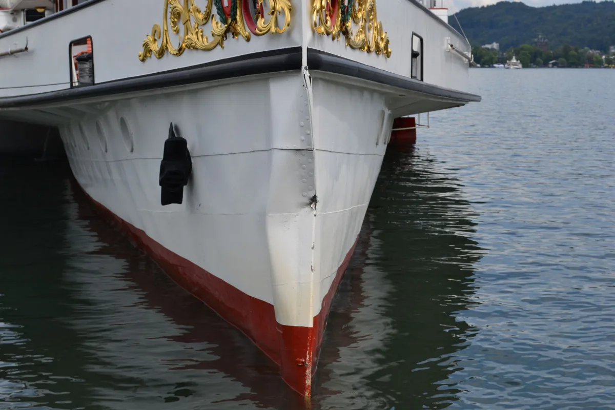 Dampfschiffe kollidieren im Luzerner Seebecken