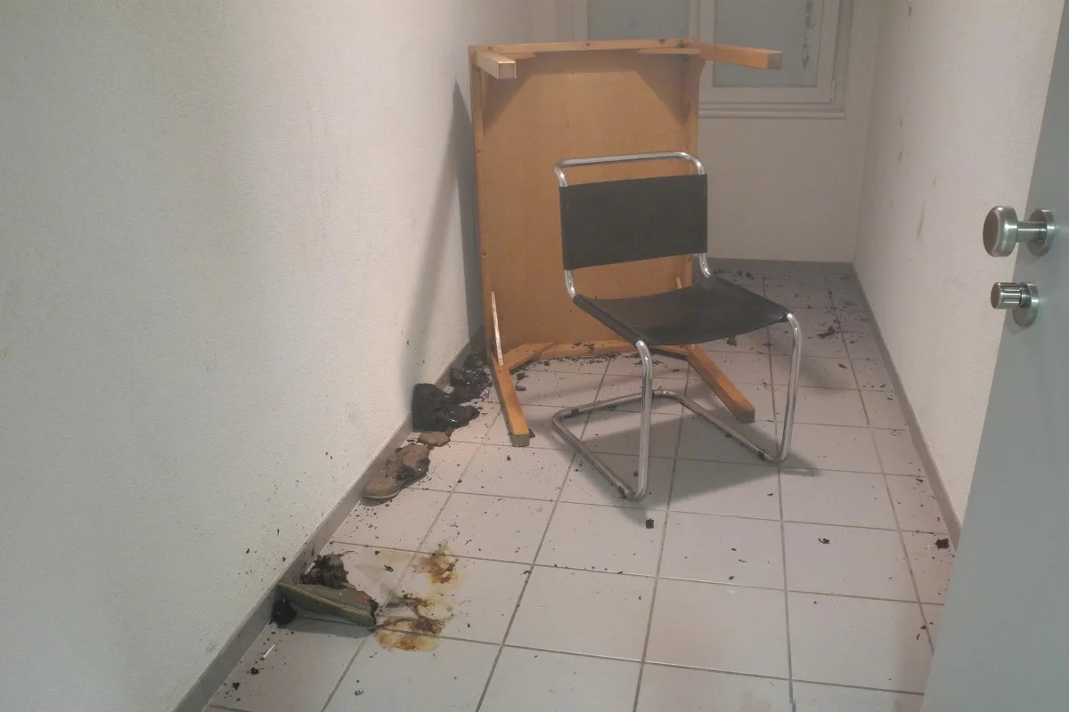 Suff-Fahrerin zündet in Einsiedeln eigene Kleider an