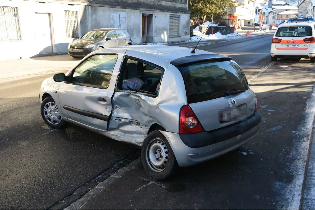 Neu St. Johann SG - Zwei Autos zusammengeprallt