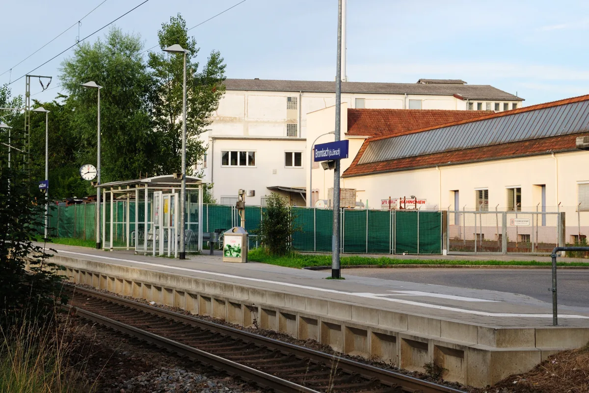 Lörrach BW - Schülerin (10) an Bushaltestelle niedergeschlagen