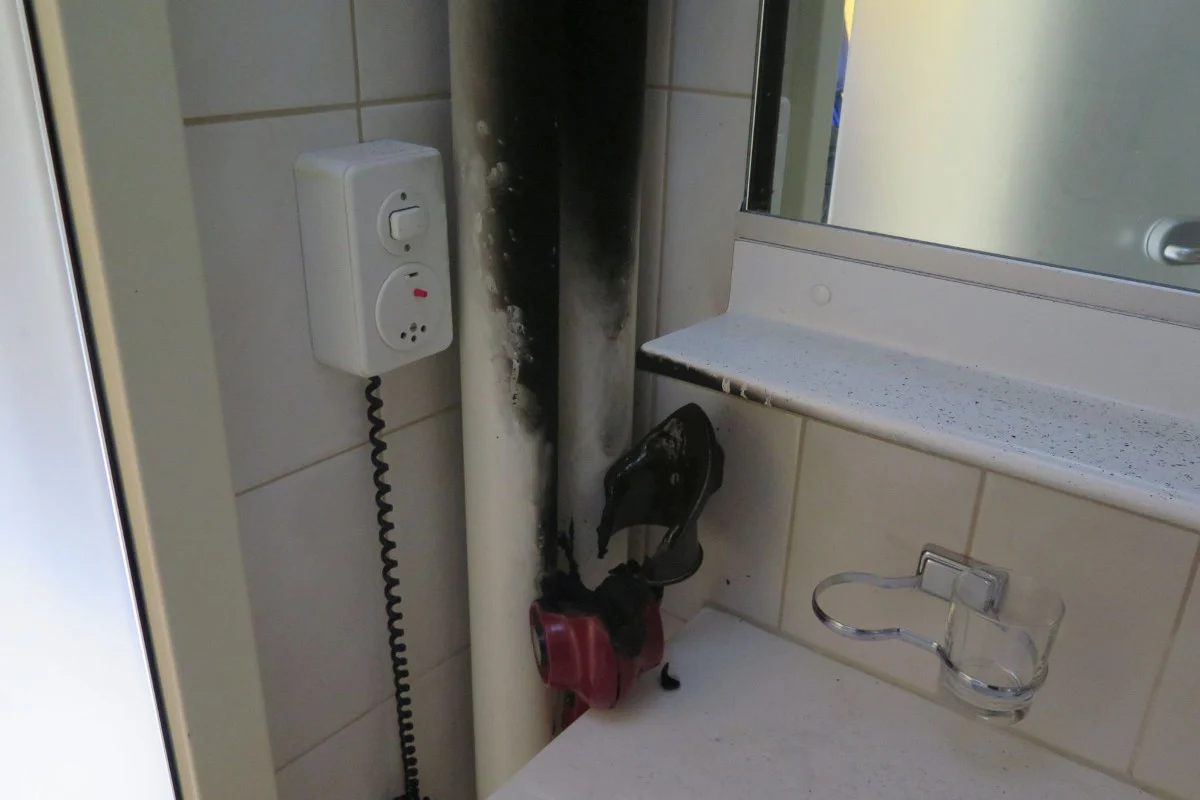 Feuerwehreinsatz wegen defektem Haartrockner in Birsfelder Hotel