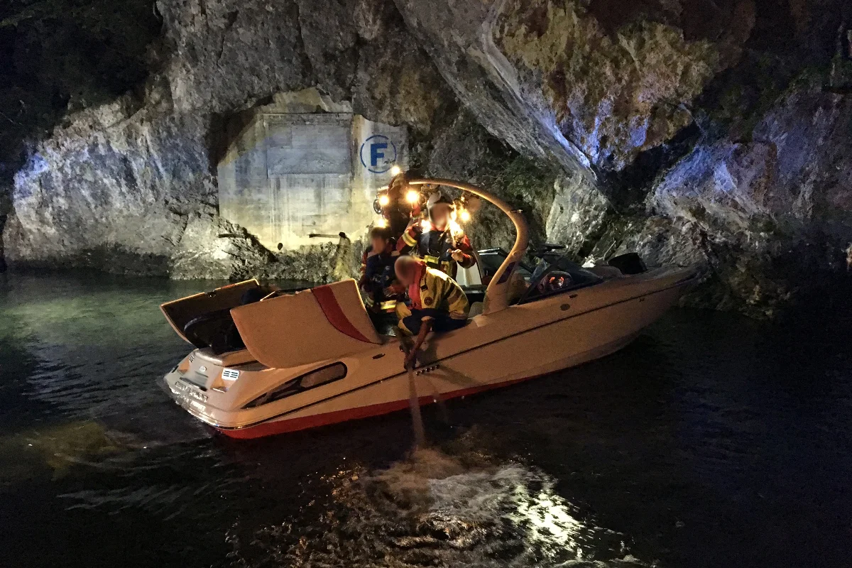 Ennetbürgen NW - Boot prallt gegen Felswand