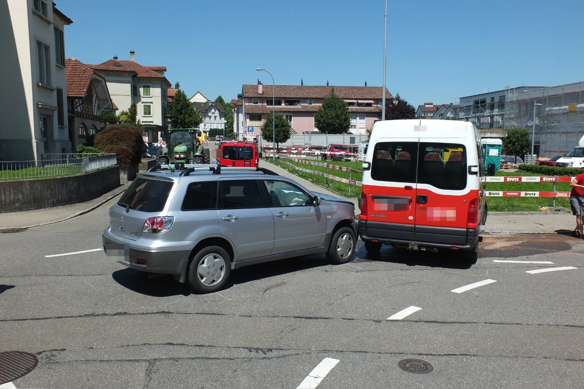 Zwei Autos in Flawil in Brand geraten